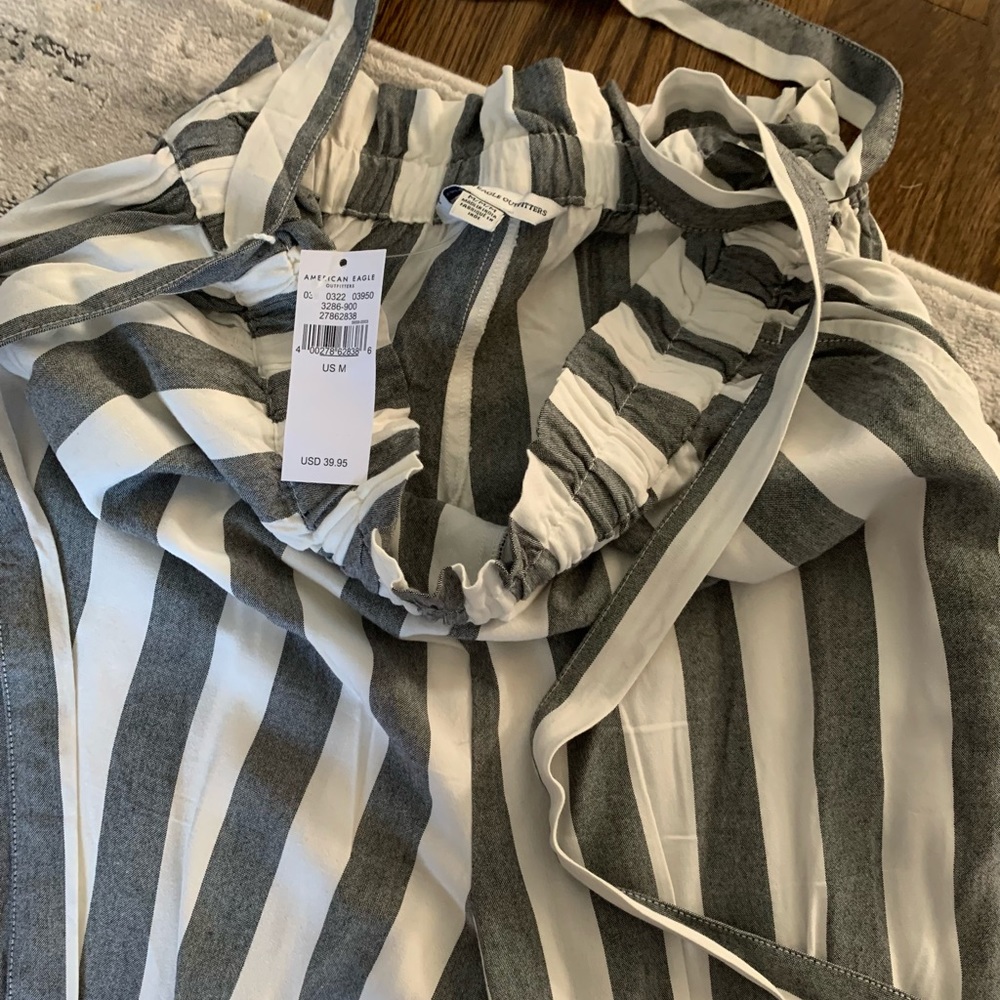 American Eagle paperbag trousers gray and white